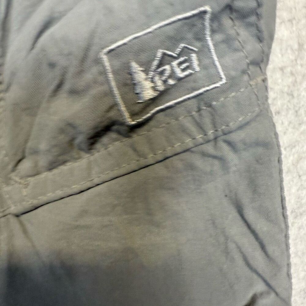 REI Men's Size XL Grey 8" Inseam Cargo Style Bermuda Shorts Outdoors Hiking Work - Picture 2 of 8